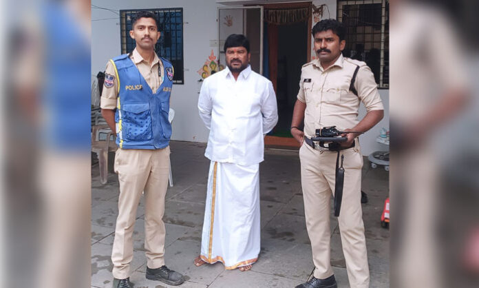 BRS Greater Hyderabad Youth Wing President Alakunta Hari condemning SIT investigation harassment of KCR and house arrest by police