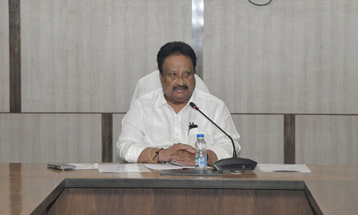 AP Jithender Reddy meets Telangana MPs at Telangana Bhavan, Delhi, to discuss securing pending central funds and implementing State Reorganization Act assurances