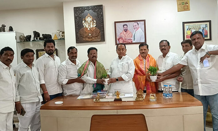 Former Minister Allola Indrakaran Reddy states that welfare schemes can be effectively implemented only through the Congress party while meeting newly elected members.