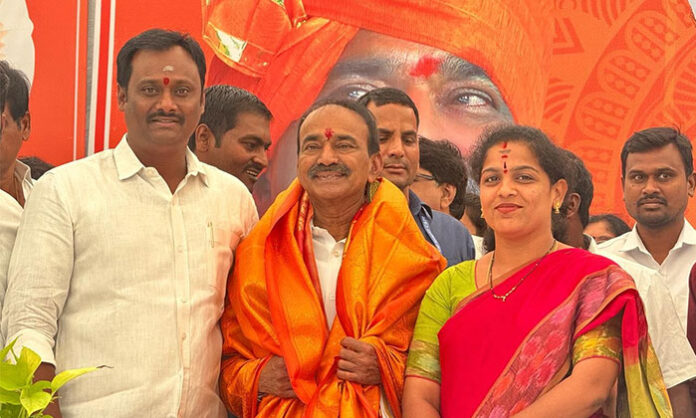 Councilor Vachapalli Archana Srinivas honoring MP Eatala Rajender with shawl and extending birthday wishes