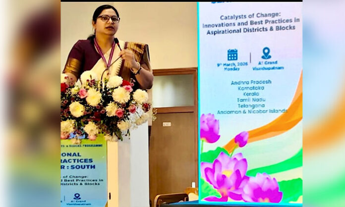 District Collector Abhilasha Abhinav presenting Pembi Block development progress at NITI Aayog Best Practices Seminar.