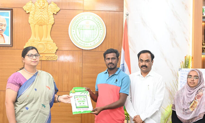 https://aadabhyderabad.in/wp-content/uploads/2026/03/District-Collector-Distributes-Vegetable-Seed-Kits-To-Farmers3.jpg