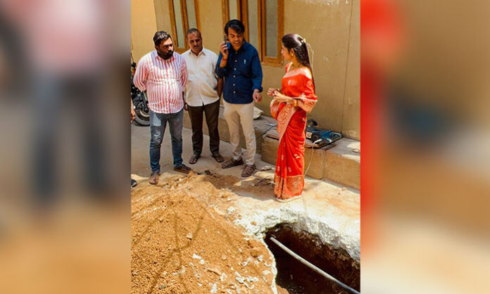 Former Corporator Dr. Samala Hema inspecting polluted water supply in a slum area with Water Board officials and discussing solutions to provide clean drinking water to residents.