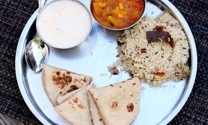 Study shows eating dinner at least three hours before sleep helps control blood pressure and blood sugar levels