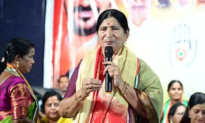 Errabelli Swarna taking charge as Telangana Mahila Congress President at Gandhi Bhavan in presence of Congress leaders