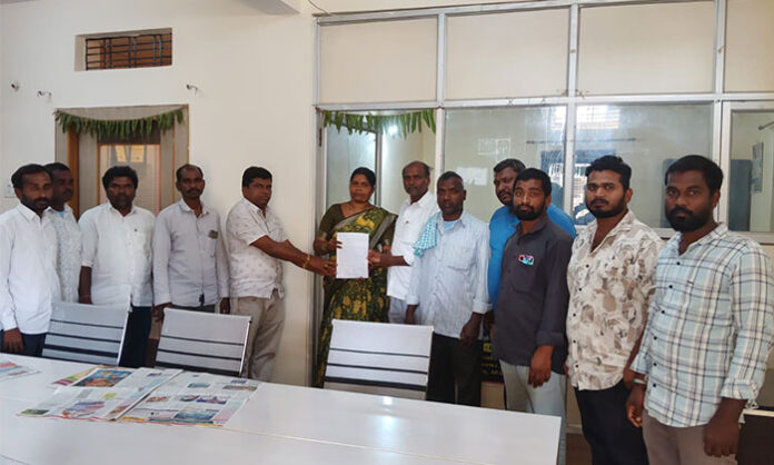 Farmers protesting against dust and debris from Red Mix industry damaging crops in Kukunoorpally, Telangana.