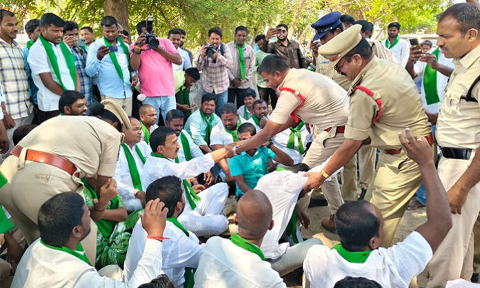 Farmers stage protest at Medinipur Substation demanding continuous 18-hour power supply to save crops amid erratic electricity in Kukunurpally Mandal