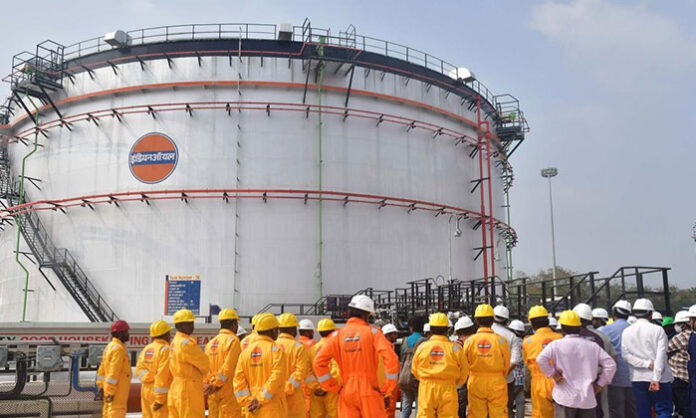 Oil tankers near Strait of Hormuz as India reviews petroleum supply amid Middle East war disruption