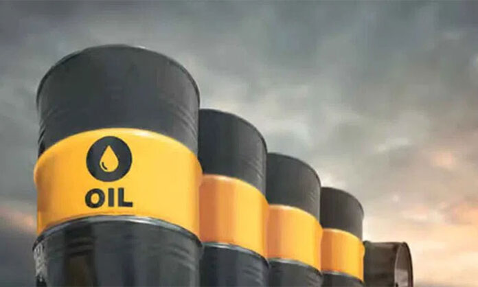 Global oil prices surge as tensions escalate between Iran, the U.S., and Israel, with the Strait of Hormuz closed, affecting international oil transport.