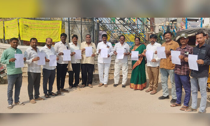 Pamphlet launched for public meeting in Jawahar Nagar to address civic issues including infrastructure, pollution, and alcohol abuse