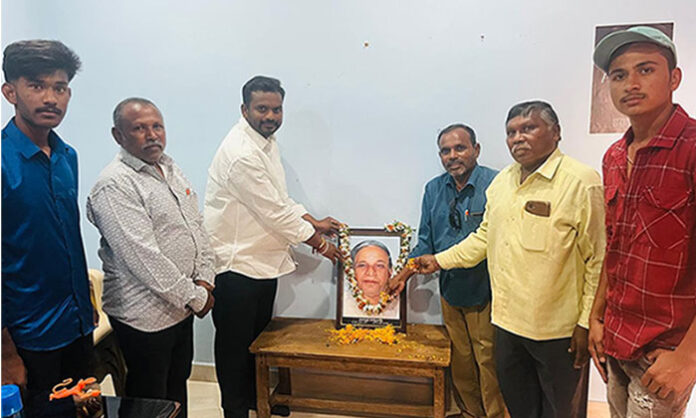 Leaders paying floral tributes to Kanshi Ram portrait during birth anniversary celebrations in Vardhannapet Warangal