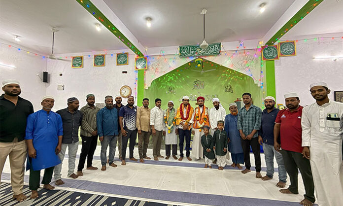 Manikanta Goud constructs bathrooms and septic tank for mosque and hosts Ramadan Iftar in Rayilapur