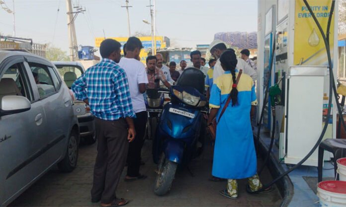 Long queues at petrol bunks in Nirmal with no stock boards causing hardship to motorists