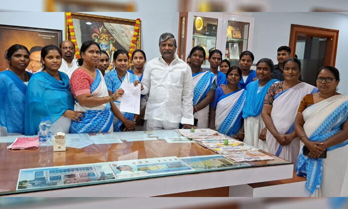 Secunderabad MLA Padma Rao Goud meets ASHA workers at Sitaphalmandi MLA camp to discuss workload, wages, and targets