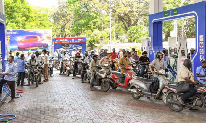 Long queues at petrol stations in India despite government assurances of sufficient fuel reserves.