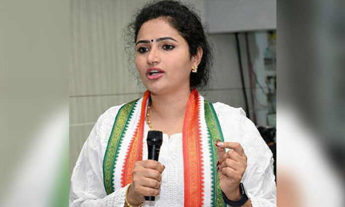 Dr. Rekha Boyalapalli condemning BJP MP Kangana Ranaut’s remarks against Rahul Gandhi and highlighting his work towards women’s empowerment during Bharat Jodo Yatra.