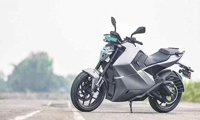Raptee HV T30 electric motorcycle showcasing modern design and long range performance