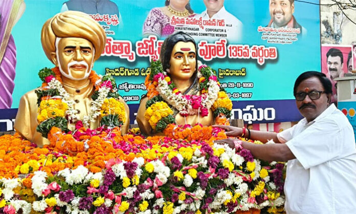 Potlakayala Venkateswar Mudiraj paying tribute to Mahatma Savitribai Phule on her death anniversary in Telangana.