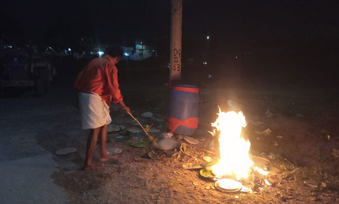 Residents of Sofinagar Colony, Nirmal, cleaning garbage themselves due to municipal officials’ negligence