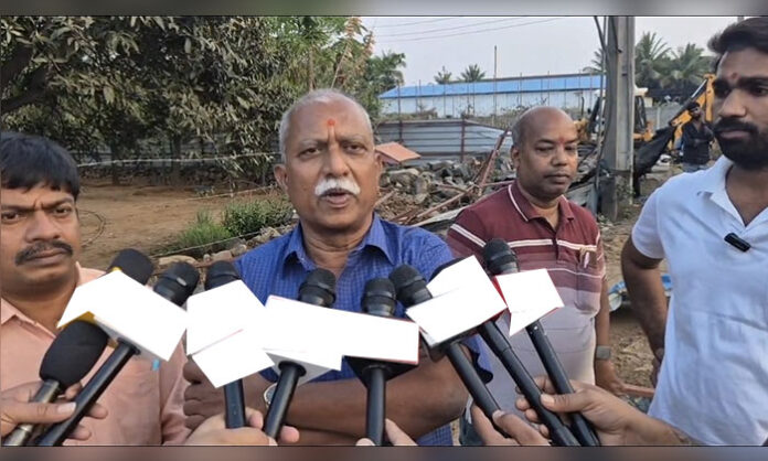 Unidentified individuals attacking workers at Srinath Spinners Company during midnight trespass in Medchal