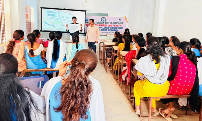 Environmental scientist B. Tirupati educating students at GPL Degree College Bhainsa about the harmful effects of single-use plastics and eco-friendly alternatives