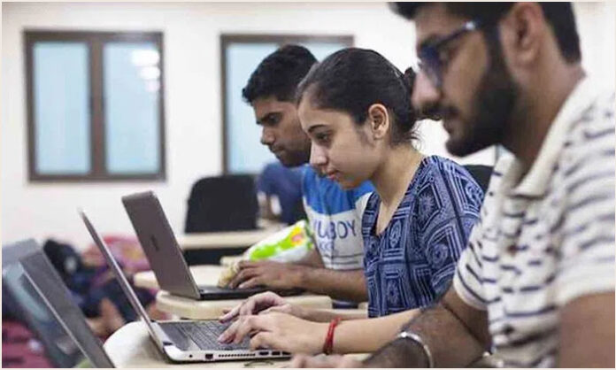 Over 220,000 candidates have applied for TG EAPCET 2026, including 209 applying for both Engineering and Agriculture & Pharmacy papers. Deadline April 4.