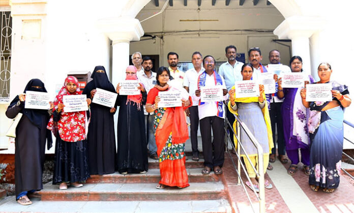 BC Rights State President Tatipamula Venkata Ramulu leads a dharna in front of Warangal District Collector’s Office demanding Rs 55,000 crore allocation for BCs in the budget and implementation of the Kamareddy Declaration.