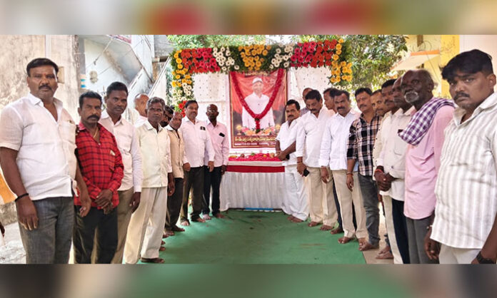 Friends, political leaders, and residents paying tribute to former Deputy Sarpanch Satyanarayana at his Dashadinakarma ceremony in Dubbakpur.