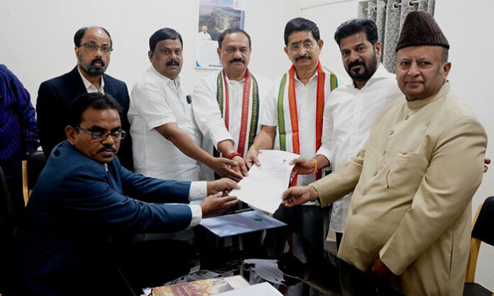 Vem Narender Reddy meets former MP V. Hanumantha Rao to discuss Congress party programs after Rajya Sabha ticket allotment