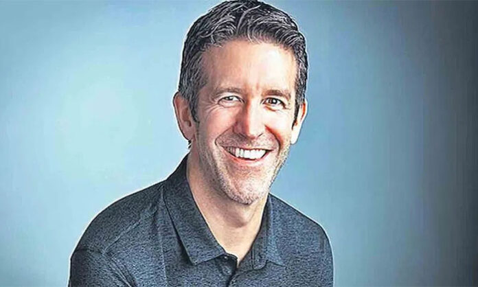 Apple announces leadership change with John Ternus set to become new CEO replacing Tim Cook amid major tech industry transition