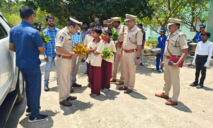 CP Amber Kishore Jha addressing students during Arrive and Alive road safety awareness program at Jaipur Social Welfare School