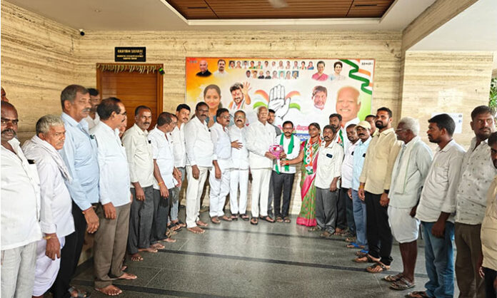 Ashwaraopalli Sarpanch Chaitanya Raju joining Congress party in presence of Deputy CM Kadiyam Srihari at Hanamkonda