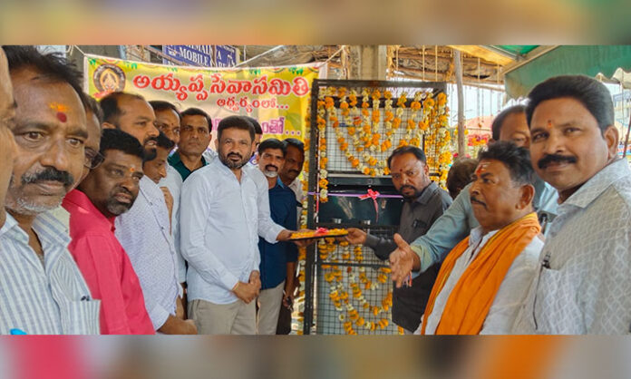 Municipal Vice Chairman Appala Ganesh Chakravarthy inaugurating a free drinking water kiosk set up by the Ayyappa Seva Samithi in front of Nirmal town bus stand.