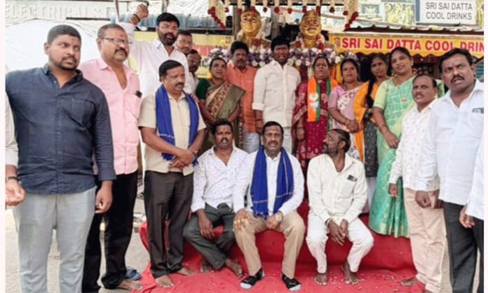 BJP leaders pay tribute to Babu Jagjivan Ram during his 119th birth anniversary celebrations at Parsigutta crossroads, Boudhanagar, Secunderabad.