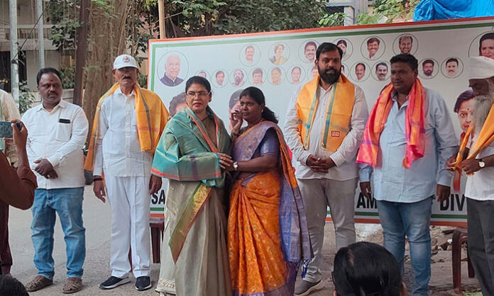 Congress leaders being felicitated at Ameerpet office for their appointment to executive committee in Hyderabad
