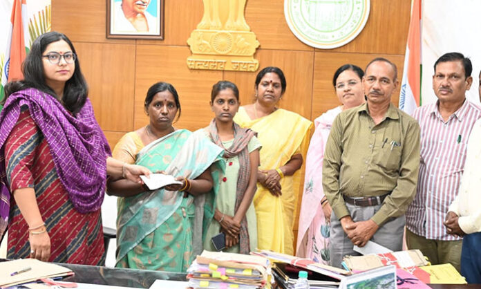 District Collector Abhilasha Abhinav handing over financial assistance to the family of deceased DCO Narsaiah