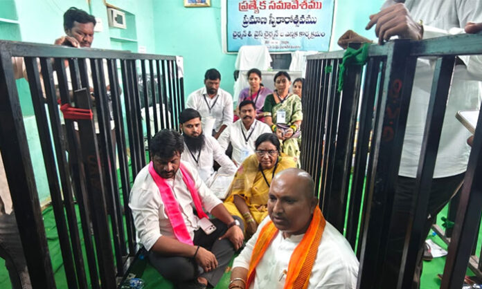 BJP leaders led by Ritesh Rathod protest at Khanapur Municipal Office in Nirmal district over alleged delay and bias in chairman election, with police intervening.