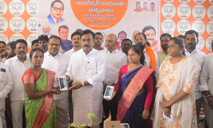 MLA Alleti Maheshwar Reddy distributing smartphones to Anganwadi teachers for digital nutrition and health tracking under Poshan Abhiyan