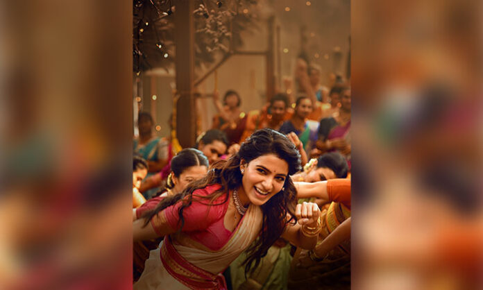 Samantha performing in Thassadiya song from Maa Inti Bangaaram composed by Santosh Narayanan