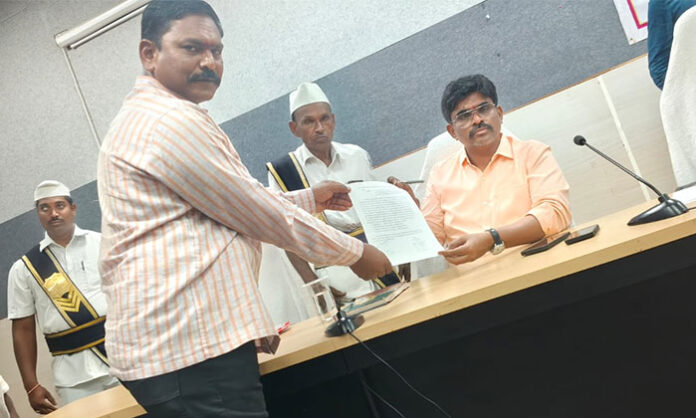 Congress leader Jagadeeshwara Rao alleging land scam and seeking police protection over threat to life