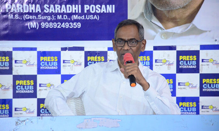 Doctor demonstrating needle therapy treatment for knee pain relief at clinic in Hyderabad