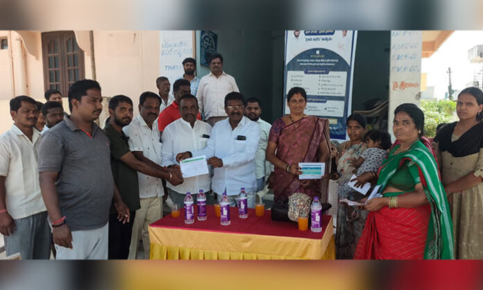 Yatavelli Hanumanth Reddy and Congress leaders distributing new ration cards to beneficiaries in Pudur.