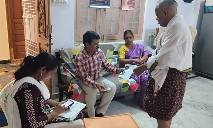 Saroornagar Tahsildar instructing BLO officials to expedite voter mapping process during Special Intensive Revision exercise in Telangana.