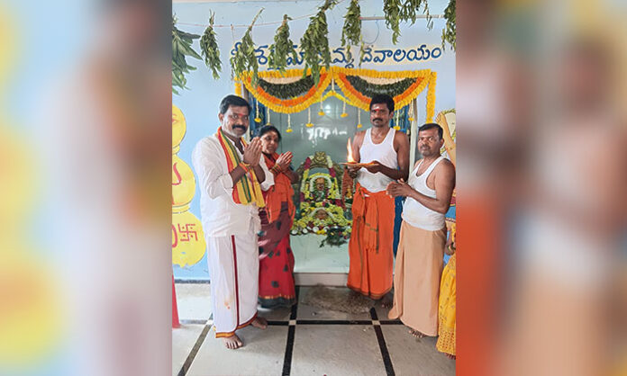 Devotees gathered in Shantinagar celebrating Satti Maremma and Mutti Maremma festival with special prayers and rituals in a spiritual atmosphere.