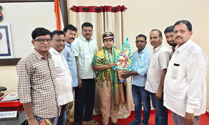 TUWJ district leaders felicitating Nirmal District SP Janaki Sharmila with a shawl and bouquet for receiving the SKOCH Award