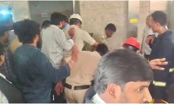 Lawyers trapped inside elevator at Vijayawada court complex rescued after technical failure