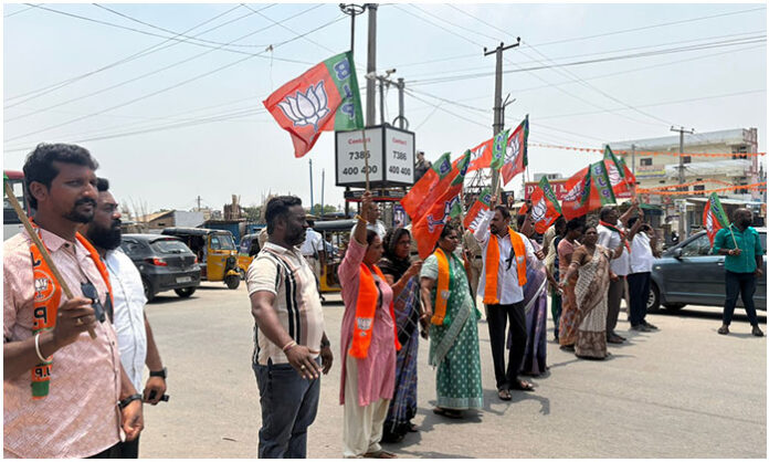 Women staging Rasta Roko protest at Balajinagar Junction demanding support for Women Reservation Bill