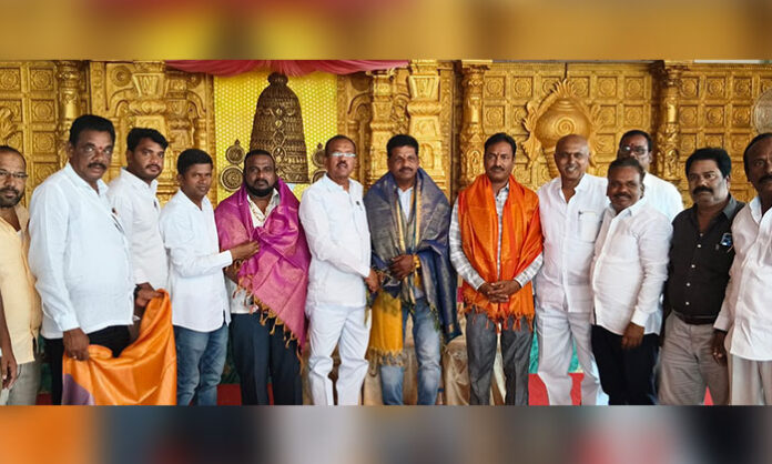 BRS leaders felicitate newly elected Telangana State Power Employees Union office bearers at ATR Convention Hall in Kothakota.