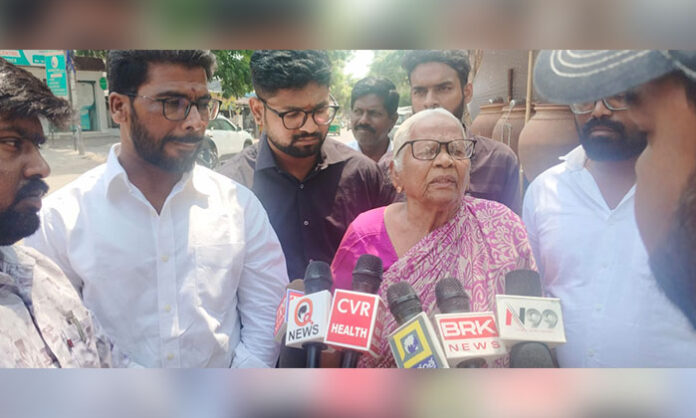 Elderly woman Budala Danamma protests in front of Kapra MRO office over alleged encroachment of her house in Balaji Nagar, Jawahar Nagar.
