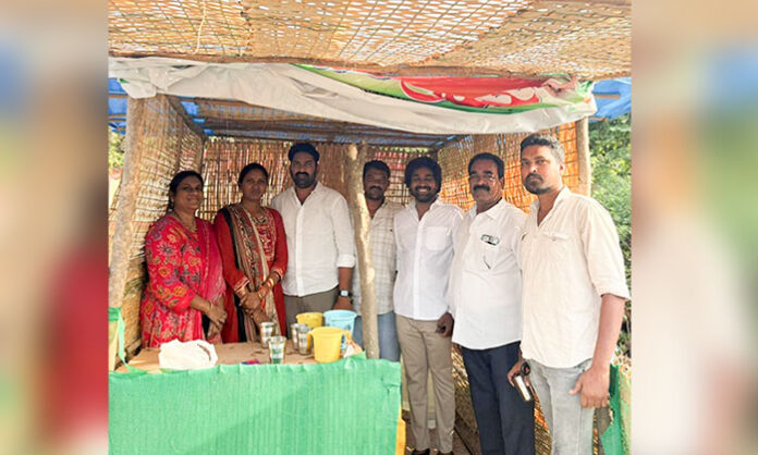 Free drinking water center inaugurated at Chowdeshwari Junction Bellampally by municipal chairperson and local leaders